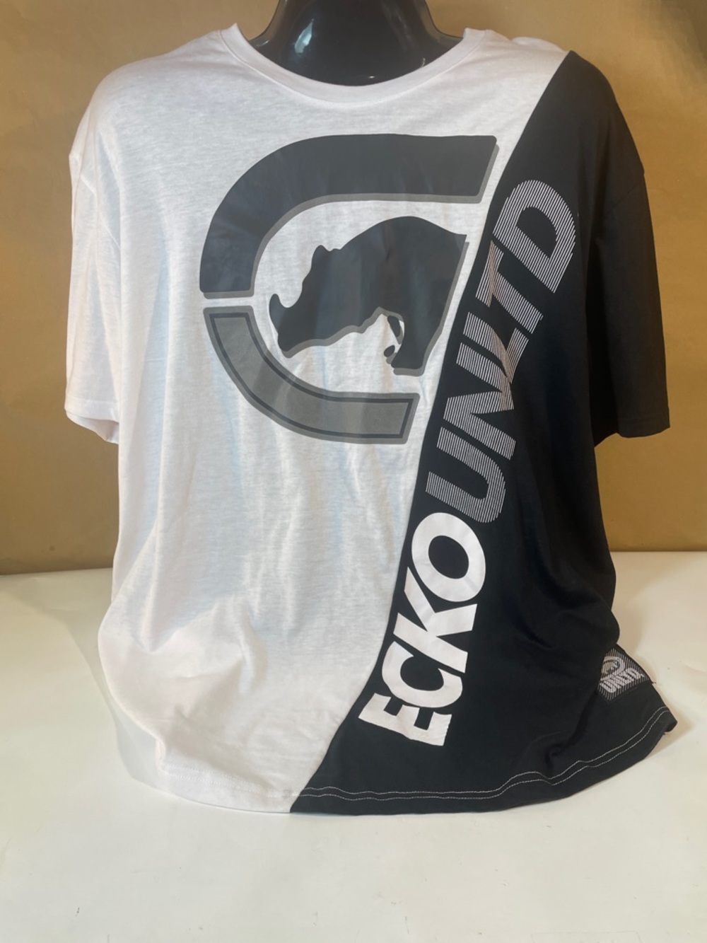 Ecko Unlimited White and Black Short Sleeve Graphic Tee